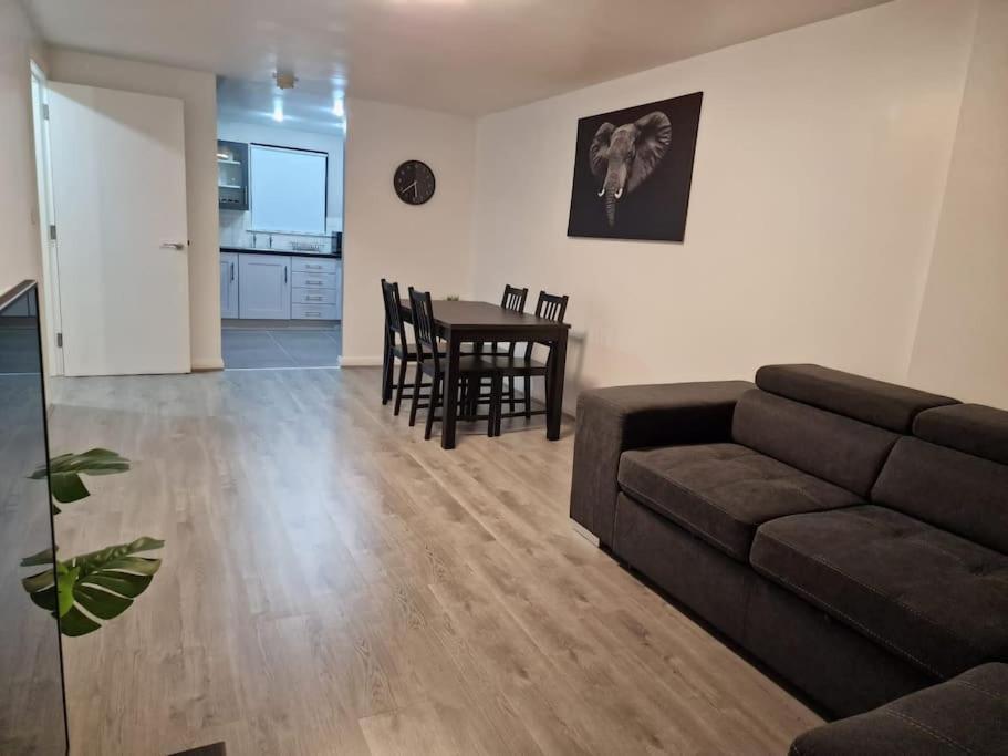 Contemporary City Centre Flat Belfast Buitenkant foto