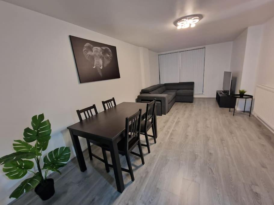 Contemporary City Centre Flat Belfast Buitenkant foto